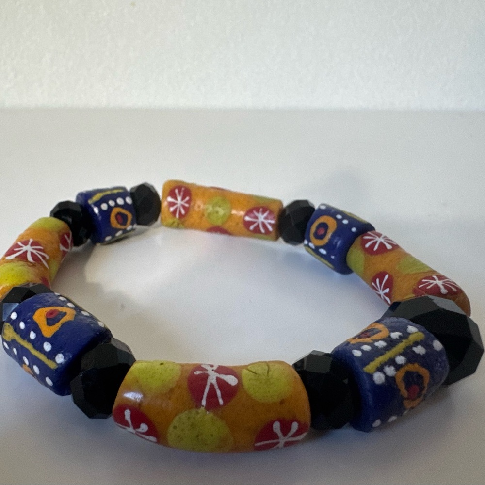 Colorful Beaded Bracelet - Picture 4 of 4